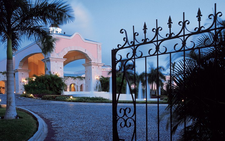 The Royal Hideaway Playacar