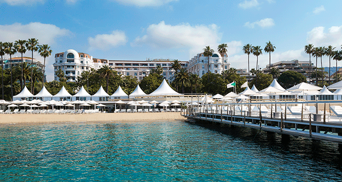 Beachfront lounge