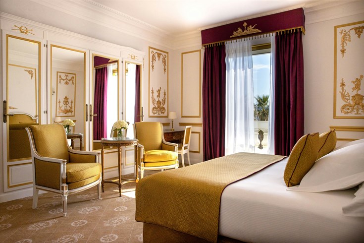 ル ネグレスコ（Le Negresco）：フランス、ニース ：ザ・リーディング
